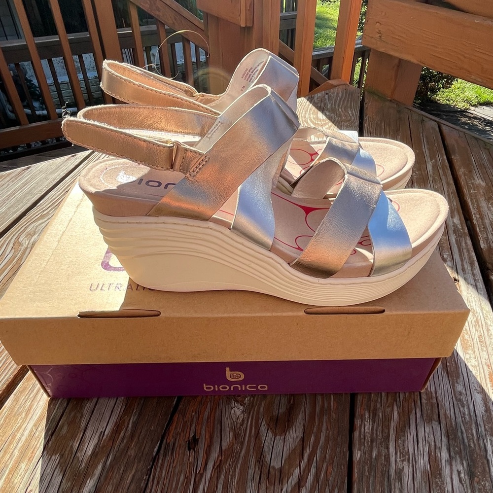 BIONICA Gold & Silver Splendor Leather Wedge
Sandal